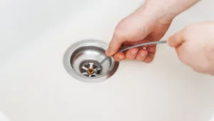 rørleggerslange for å fikse tett avløp